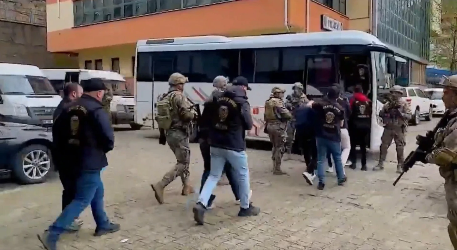 22 ilde 'suç örgütü' operasyonlarında 23 tutuklama