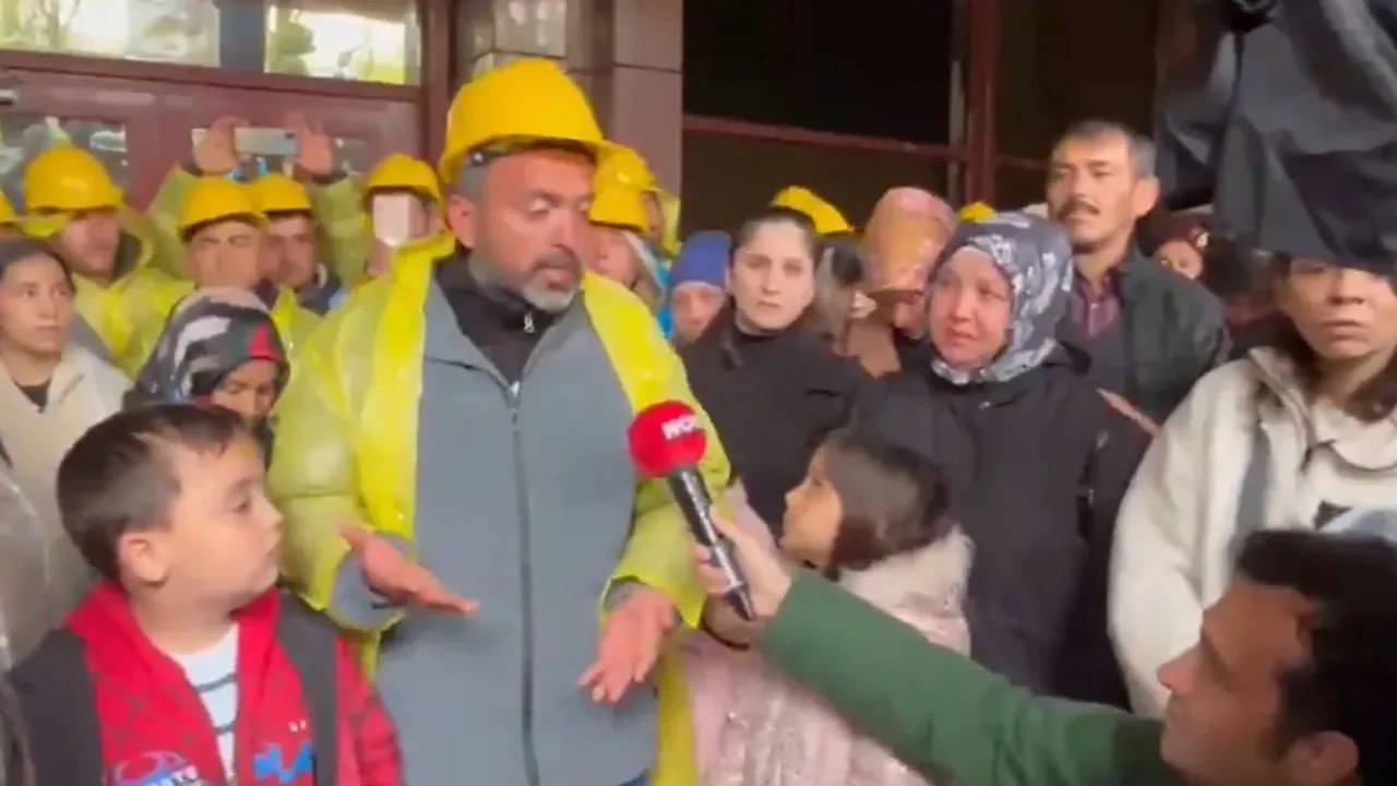 23 Nisan’da madenci çocukları direniş alanında… Baba oğul birlikte ağladı