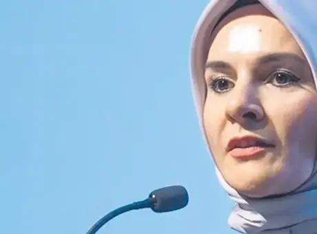 ‘Anneliğin anlamı esnetilmeye çalışılıyor’