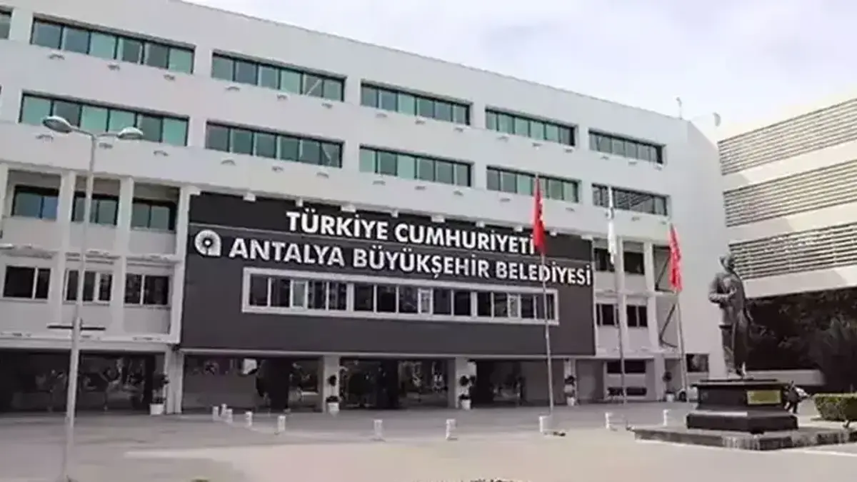 Antalya Büyükşehir Belediyesi'ne yönelik soruşturmada 27 şüpheli adliyeye sevk edildi