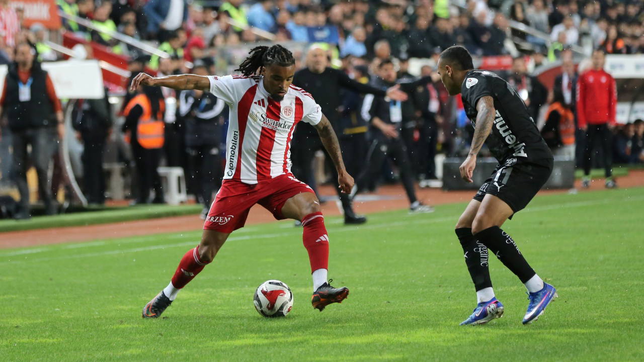 Antalyaspor - Alanyaspor maçında kazanan çıkmadı!