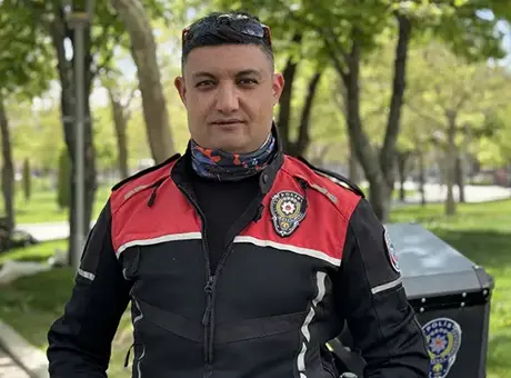 Araç kullanırken boğazına erik kaçan sürücüyü polis kurtardı