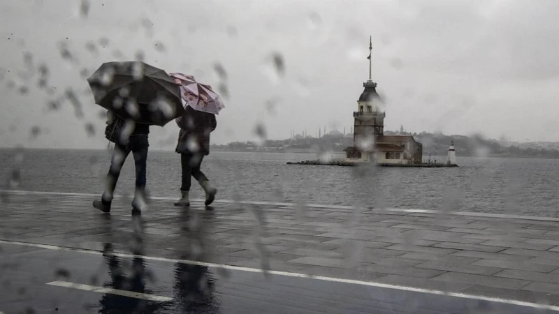 Aralıksız 15 saat yağacak: Şemsiyeleri hazırlayın İstanbul'da yağmur kapıda