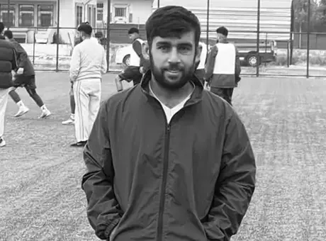 Arızalanan aracını kontrol etmek isterken otomobil çarptı! Amatör futbolcu hayatını kaybetti