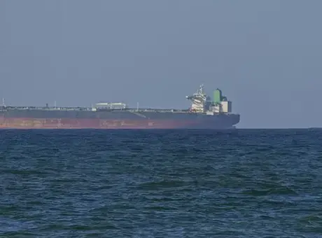 BAE açıklarında tankere saldırı şüphesi! 'Bilinmeyen cisim tarafından vuruldu'