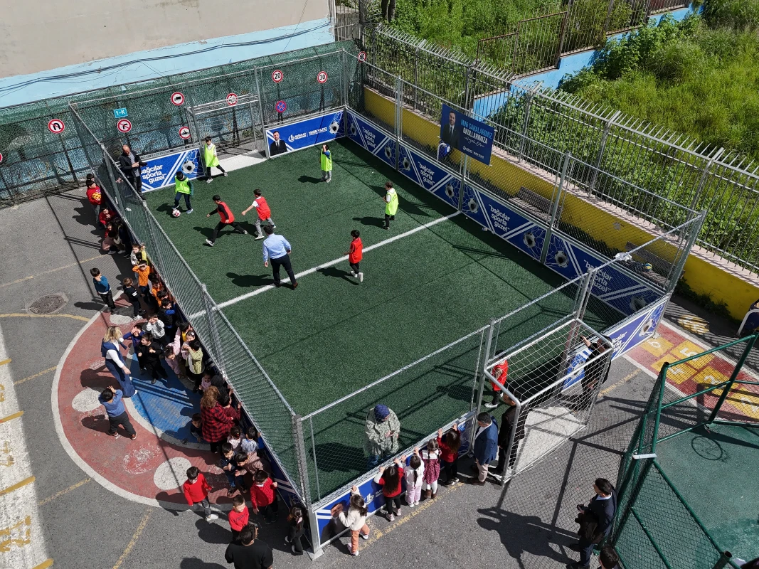 Bağcılar Belediyesi ilçeyi spor sahalarıyla donatıyor