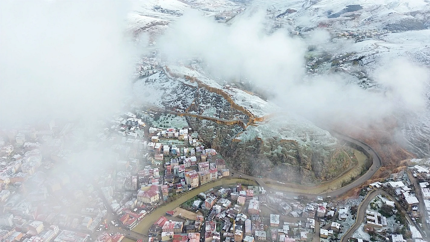 Bayburt’ta ilkbaharda kar sürprizi
