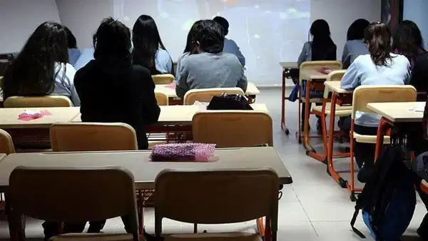 Bugün okullar tatil mi? 4 Mayıs Pazartesi günü okullar var mı?