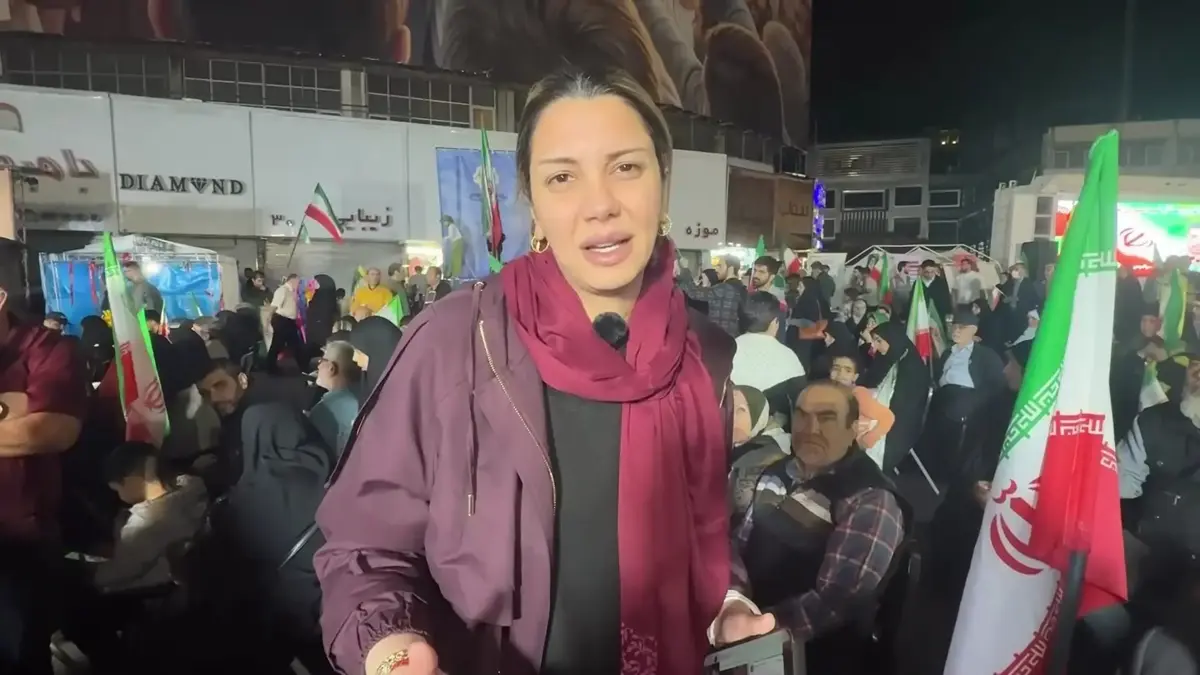CNN TÜRK Tahran'da | İran’da meydanlar insan zinciriyle dolu: "Boyun eğmeyiz, toprağımızı vermeyiz"