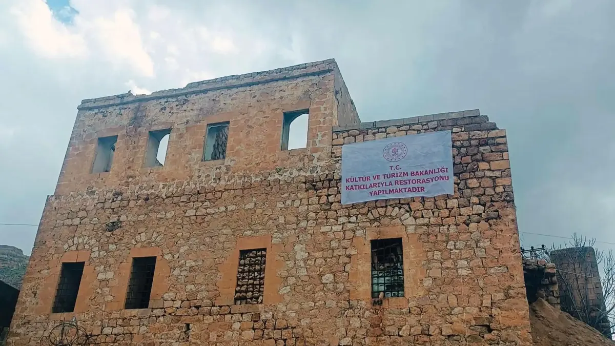 Derik’te Karahan Konağı’nda restorasyon başladı
