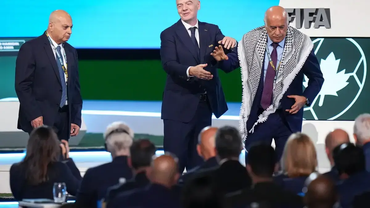 Dünyanın konuştuğu an: "TOKALAŞMAM!" FIFA'nın planı ters tepti