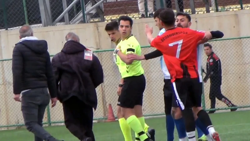 Edirne'de hakemi darp ettiği iddiasıyla gözaltına alınan futbolcu serbest bırakıldı