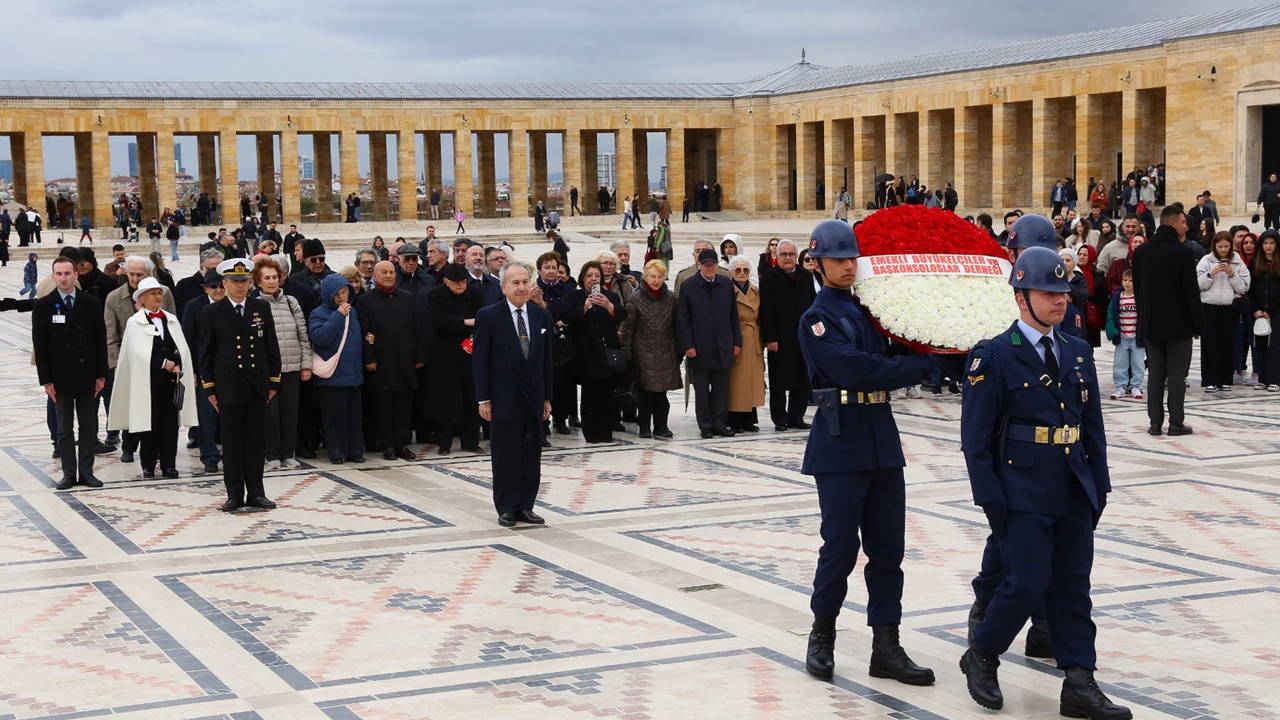Emekli Büyükelçiler ve Başkonsoloslar Derneği Anıtkabir’e gitti: Dışişleri’nin 106. yılında Atatürk’ü andılar