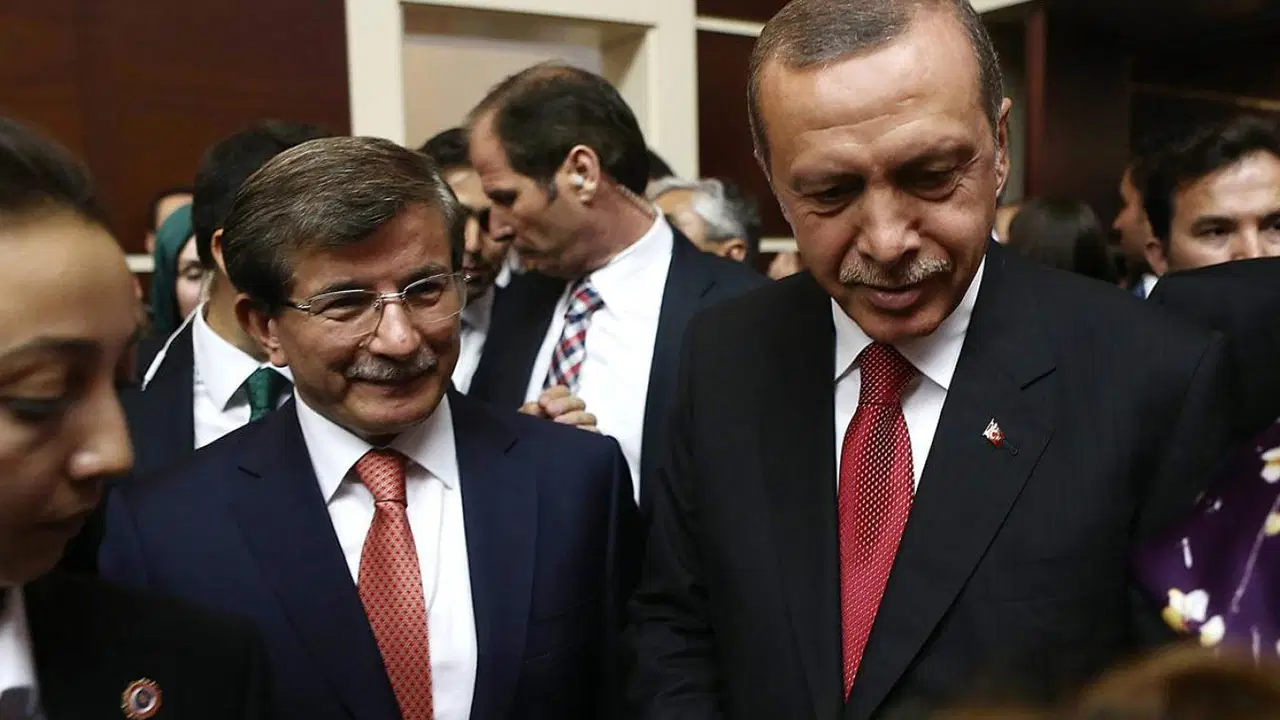 Erdoğan'ın Başdanışmanı Mustafa Akış'tan Ahmet Davutoğlu'na ağır sözler: 'Sizinle vakit kaybedecek durumda değiliz'