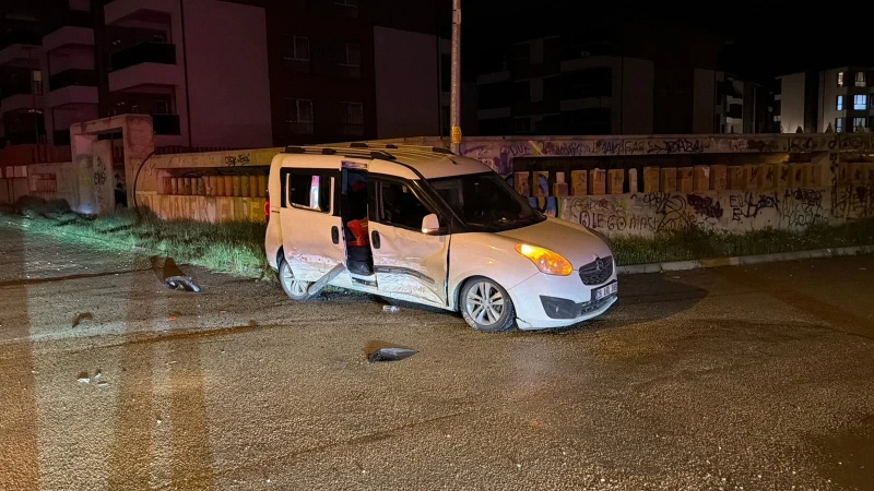 Eskişehir'de ehliyetsiz ve alkollü sürücüler çarpıştı