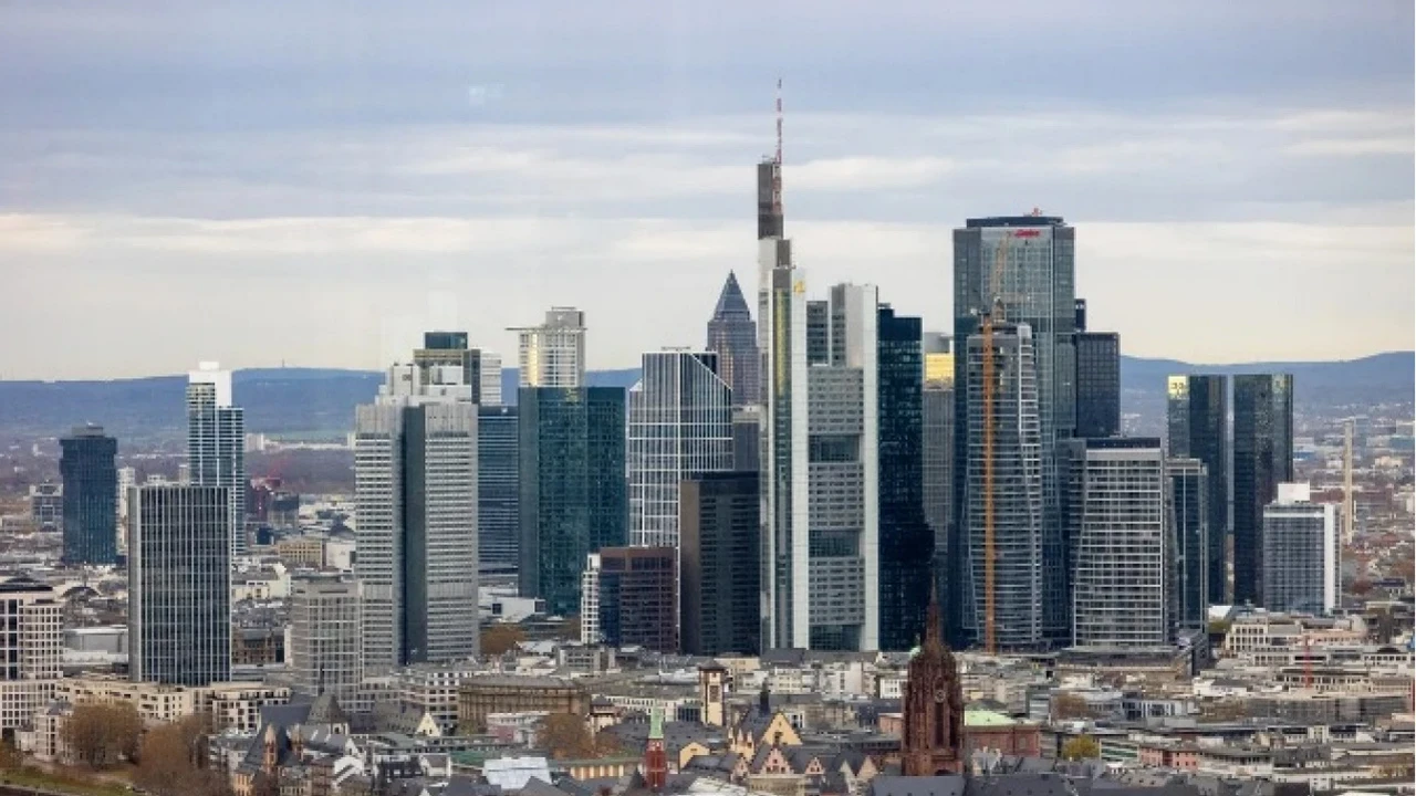 Euro Bölgesi'nde bankalar kredi musluklarını kıstı: Ekonomik belirsizlik piyasaları vurdu