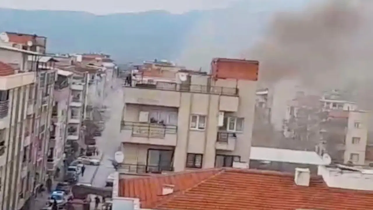Evini ateşe verdi: Kaçarken yakalandı