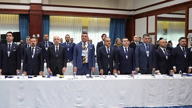 Fenerbahçe Yüksek Divan Kurulu Toplantısı'nda Aziz Yıldırım patladı: Bu Sidiki Cherif'i kim aldı?