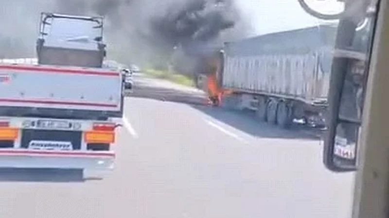 İnegöl yolunda seyir halindeki tır alev aldı