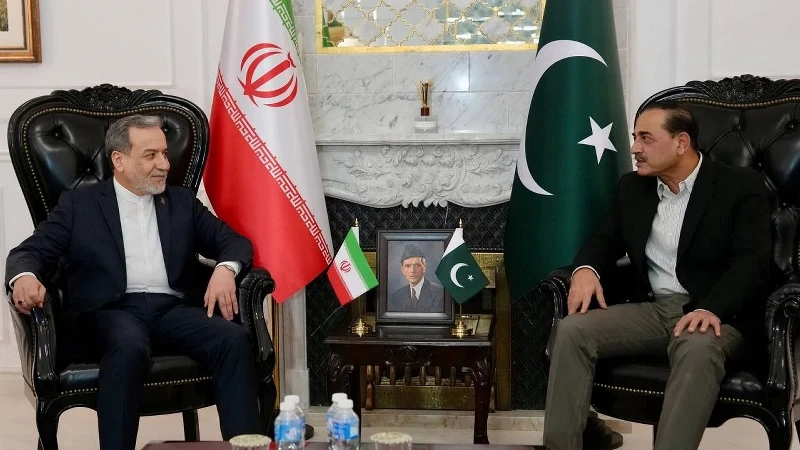 İran Dışişleri Bakanı Erakçi Pakistan Genelkurmay Başkanı Munir ile İslamabad'da görüştü