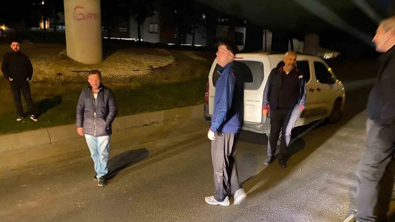 İstanbul'da araç kilitlendi: Yolcularla sürücü arasında tartışma çıktı