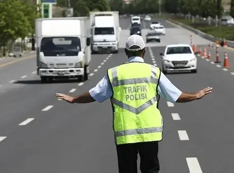 'İstanbul'da bugün bazı yollar trafiğe kapatılacak! Saatler belli oldu, alternatifler açıklandı