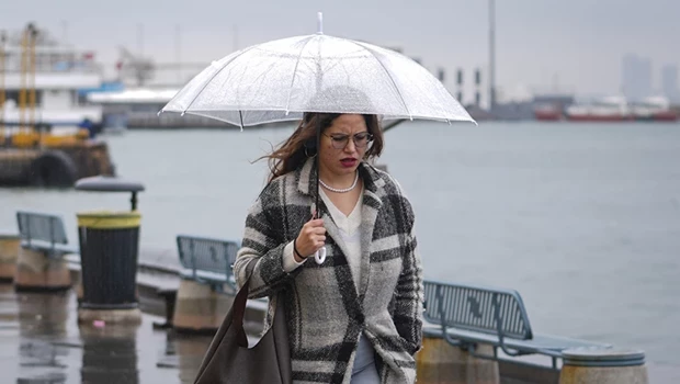 İstanbullular dikkat! Meteoroloji saat vererek uyardı: Yağışlar yeniden geliyor