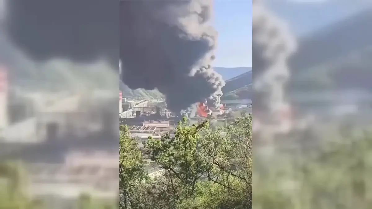 İşte o anlar... Ukrayna Rusya'nın petrol rafinerisini hedef aldı