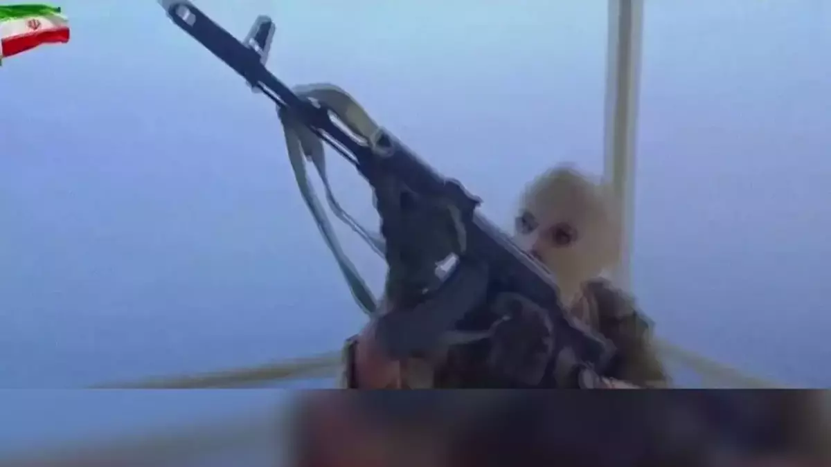 İşte operasyon anları! İran Hürmüz'de iki gemiye el koydu