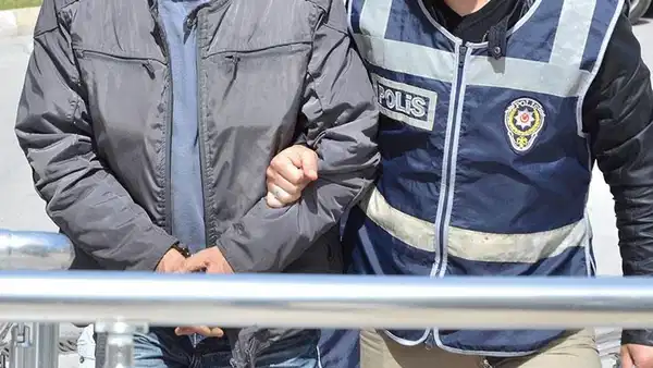 İzmir'de FETÖ operasyonu: 9 kişi gözaltına alındı
