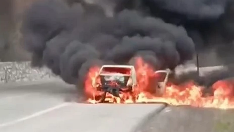 Kırklareli’nde seyir halindeyken yangın çıkan araç kullanılamaz hale geldi