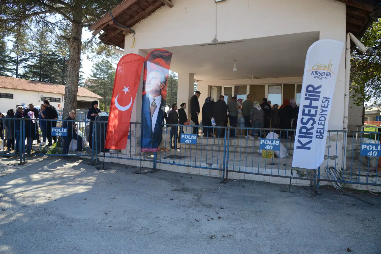 Kırşehir Belediyesi’nden geri dönüşüm kampanyası: Plastik ve metal getirene fide teslimi