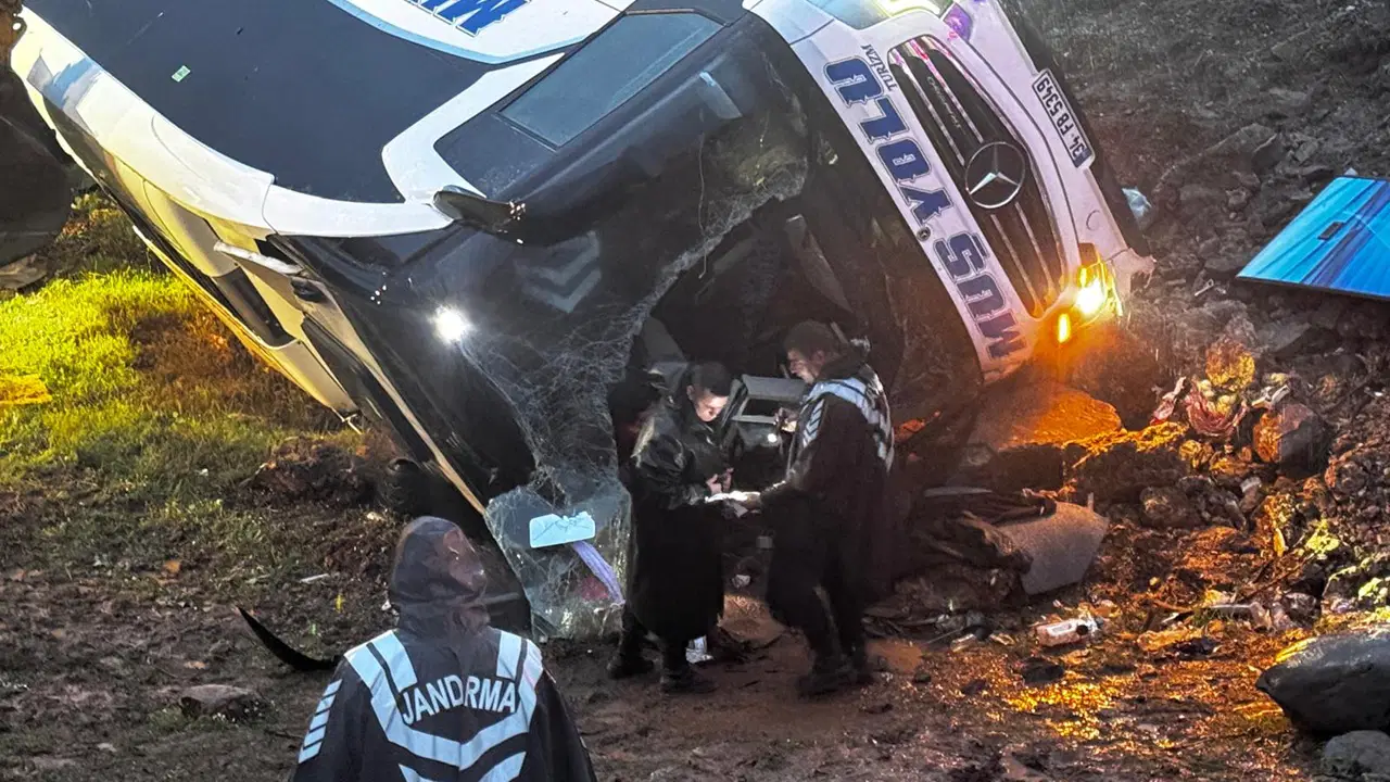 Malatya’da yolcu otobüsü devrildi: 4 ölü, 15 yaralı!