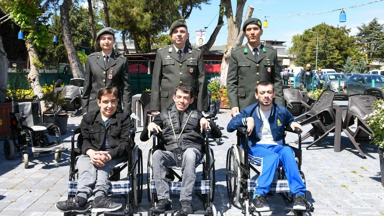 Mehmetçik 108 tekerlekli sandalyeyi ihtiyaç sahiplerine ulaştırdı