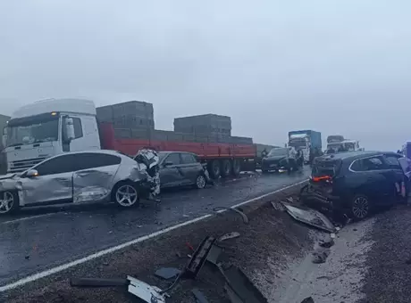 Ortalık savaş alanına döndü! Aksaray'da yolcu otobüsü 10 araca çarparak durabildi