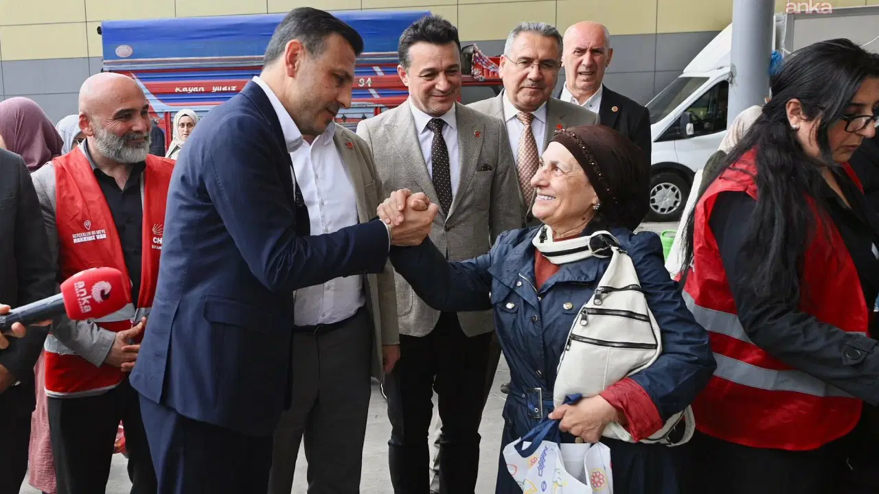 Özgür Çelik’ten esnaf ziyareti: “Pazardaki yangını görüyoruz!”
