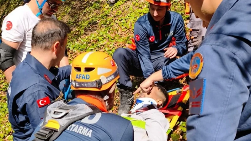 Samsun’da kayalıklardan düşen şahıs yaralandı: Ekiplerin müdahalesiyle kurtarıldı
