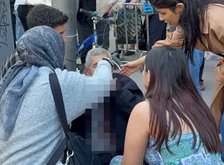 Sokak ortasında dehşete düşüren olay! 14 yaşındaki çocuk yaşlı adamı hastanelik etti