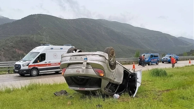 Tokat'ta otomobil devrildi: Beş kişi yaralandı