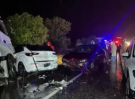Uşak’ta 7 araç birbirine girdi! Zincirleme kazada 4 kişi öldü, 17 kişi yaralı