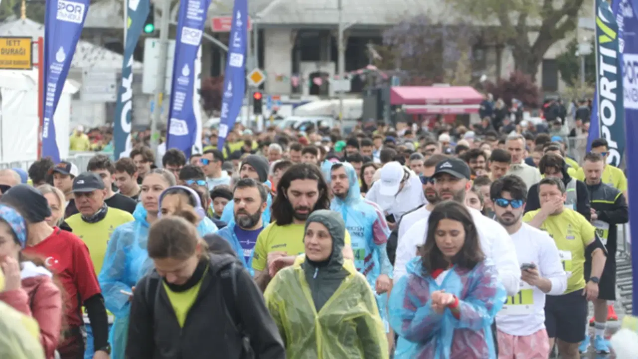 Yağmurlu hava engel olamadı: İstanbul’u Koşuyorum Asya etabı Üsküdar sahilinde yapıldı